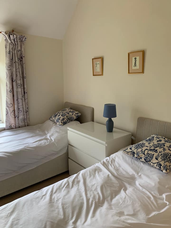 Стая с 2 единични легла