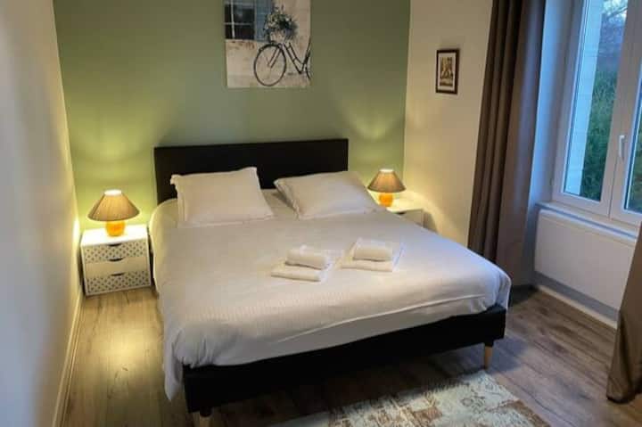 Les Maisons de l'Aure - Gite Norman Photo de la chambre verte avec un lit double