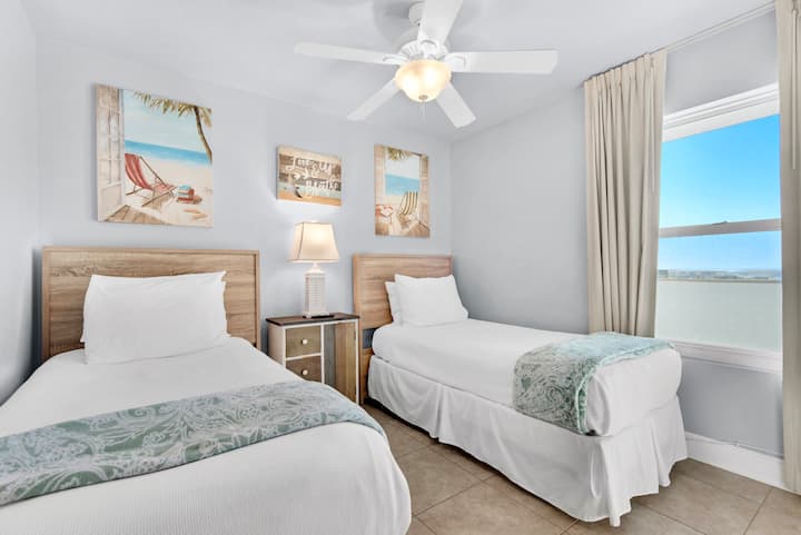 Სასტუმრო საძინებელი 2 ერთადგილიანი საწოლით 