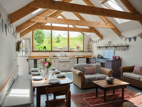 Beautiful  Barn Conversion with Wild Spa