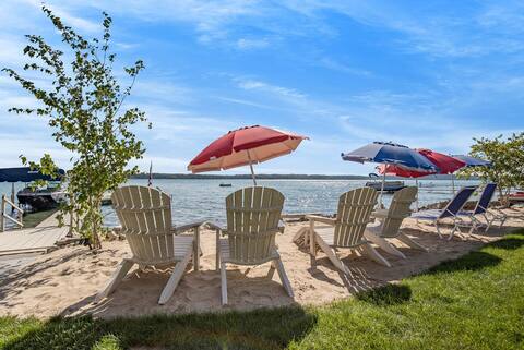 Lakefront! Hot Tub & Fireplace By Crystal Mountain