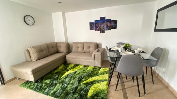 Lovely 3 Bedroom Condo. 15 Mins To Airport! - Bogotá