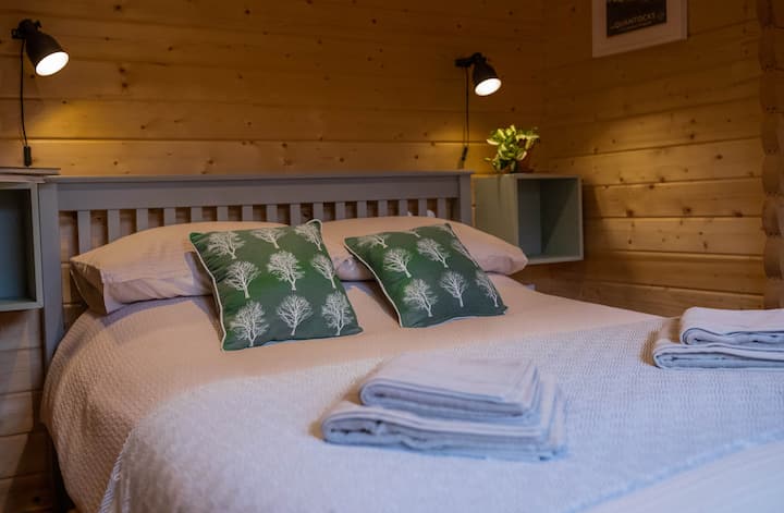 Bedroom 1 with Kingsize bed