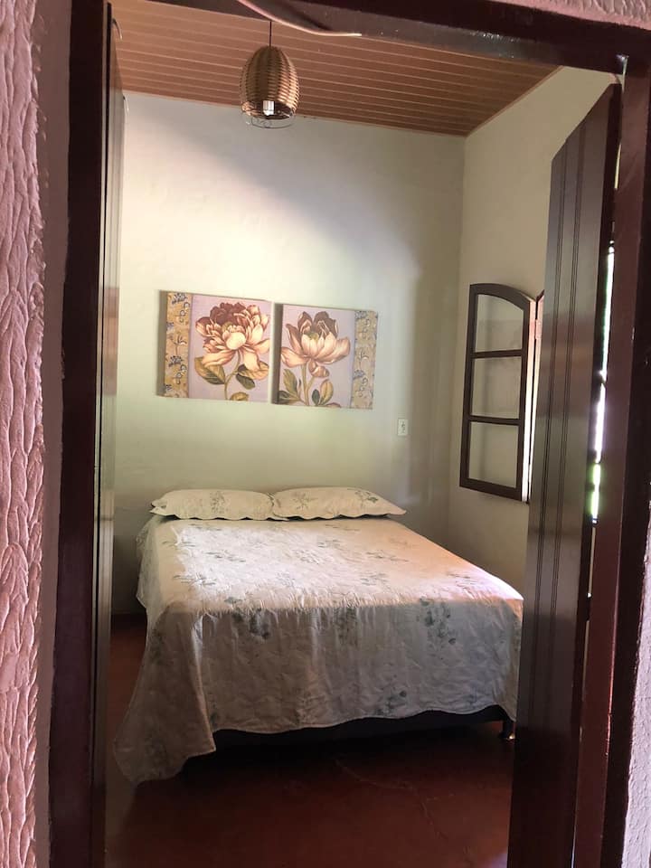 Dormitorio compartido 02: 1 cama con caja doble.