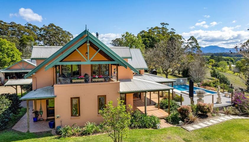 Bellingen at its best! Views, privacy & pool.