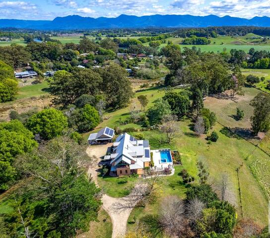 Bellingen at its best! Views, privacy & pool. gallery image 2