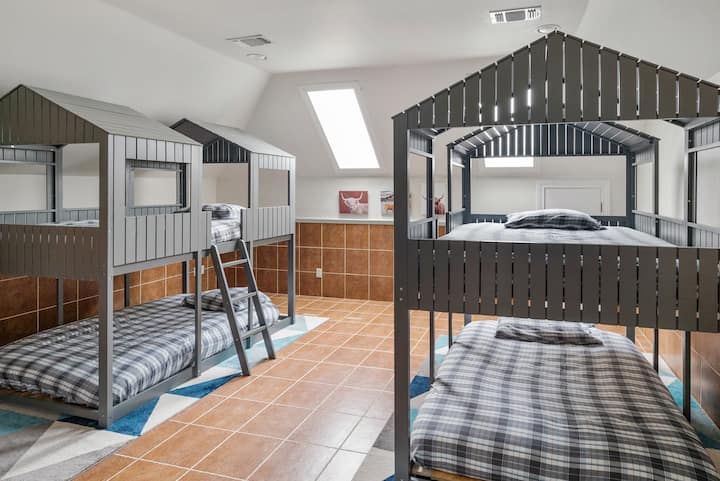 Private space for the Kids to Relax and enjoy in the bunk beds. Comes with a View of the night sky. Can you spot the Saturn?