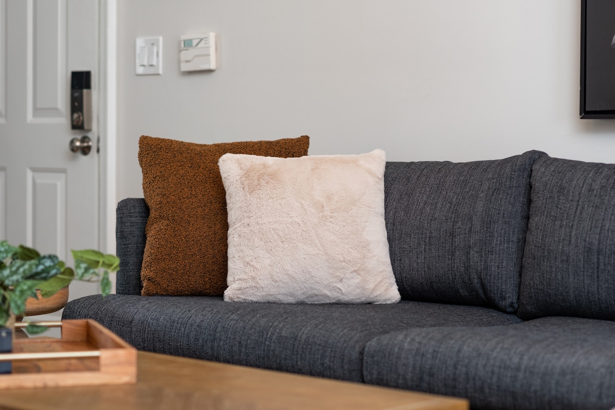 คะแนนเฉลี่ยสำหรับ Airbnb ในแนชวิลล์คือ 4.8 ดาว คุณพบที่พักที่ยอดเยี่ยมสูงกว่าค่าเฉลี่ยแล้ว!