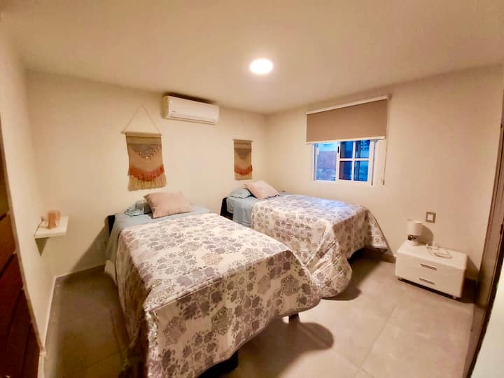 Bedroom with 2 single beds and closet