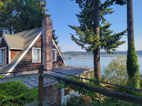 Downtown Silverdale Waterfront Home!