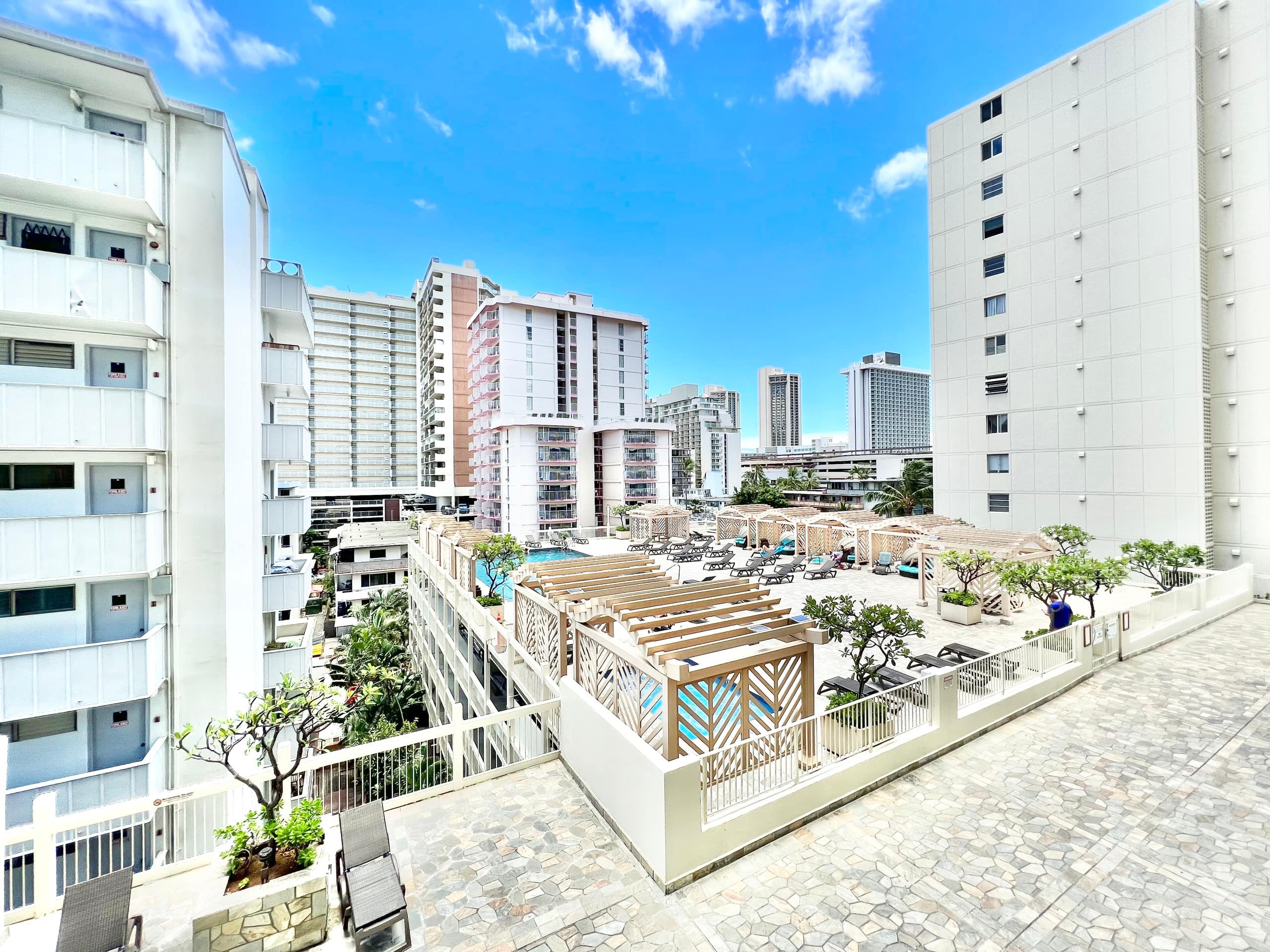 Condo in Honolulu · ★4.82 · Studio · 2 beds · 1 bath - Image 17