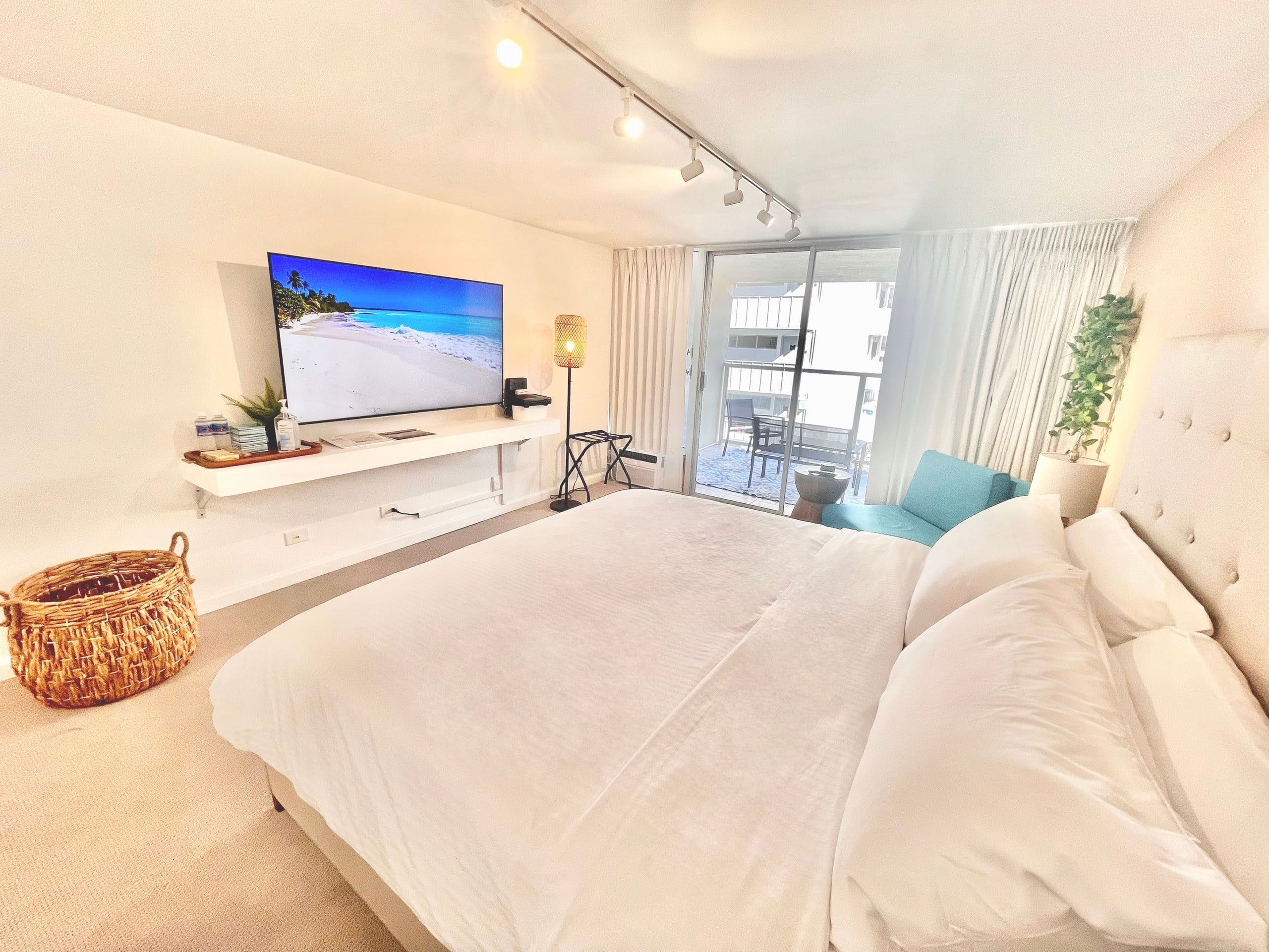 Condo in Honolulu · ★4.82 · Studio · 2 beds · 1 bath - Image 5