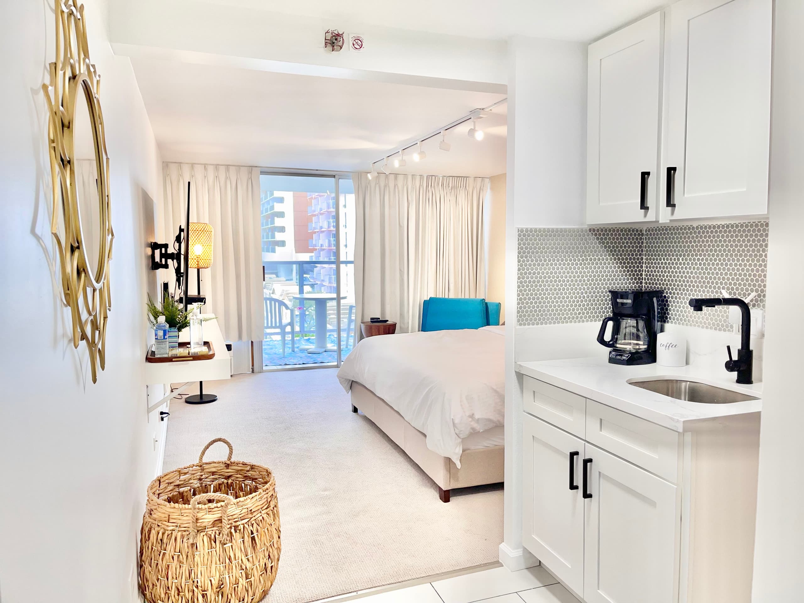 Condo in Honolulu · ★4.82 · Studio · 2 beds · 1 bath - Image 3