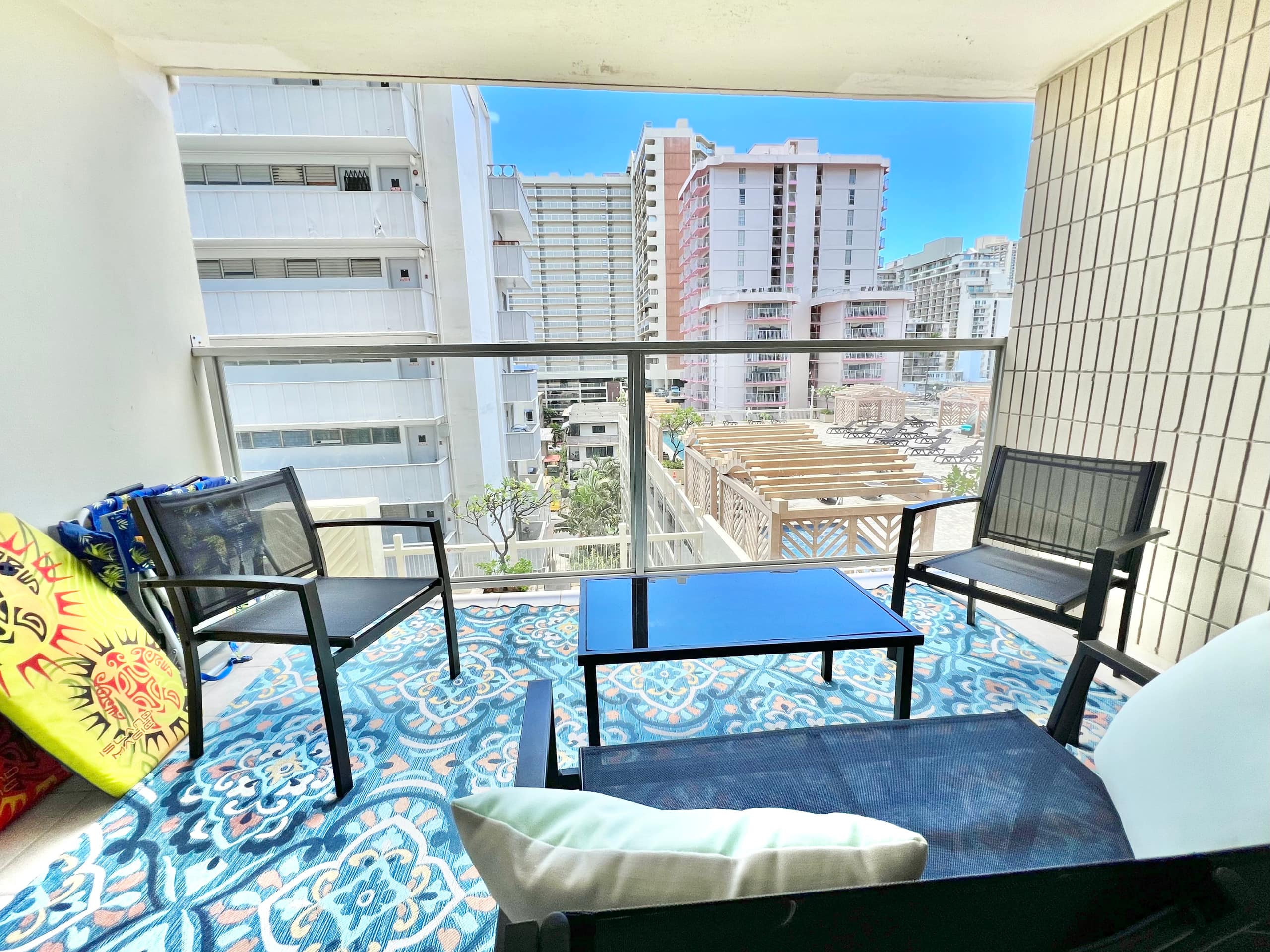 Condo in Honolulu · ★4.82 · Studio · 2 beds · 1 bath - Image 20