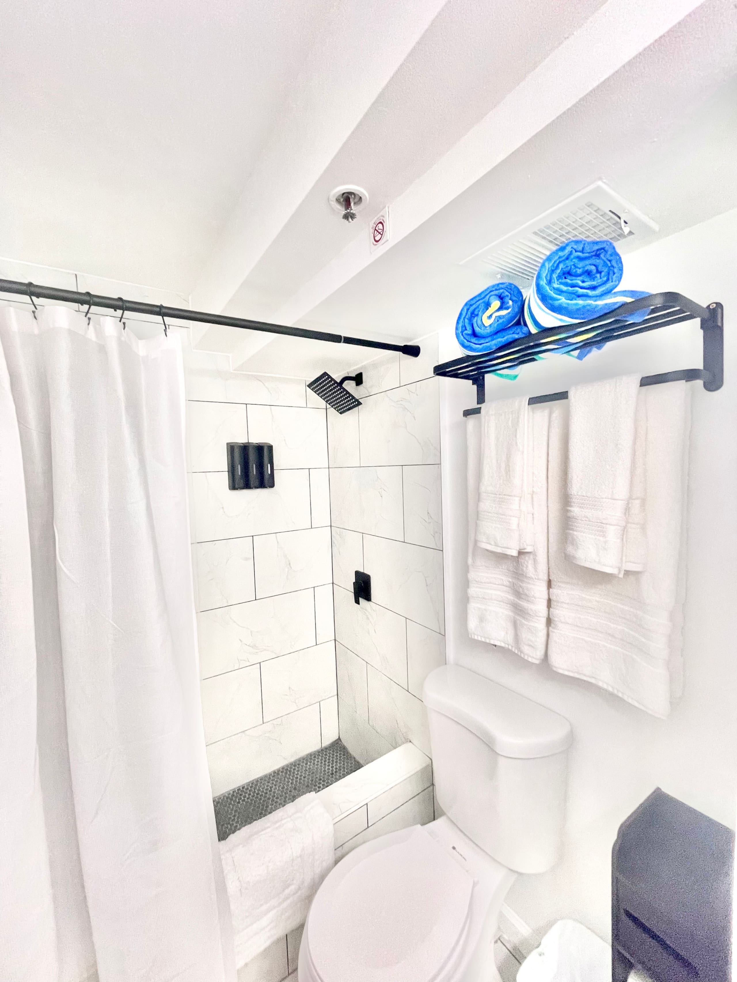 Condo in Honolulu · ★4.82 · Studio · 2 beds · 1 bath - Image 14