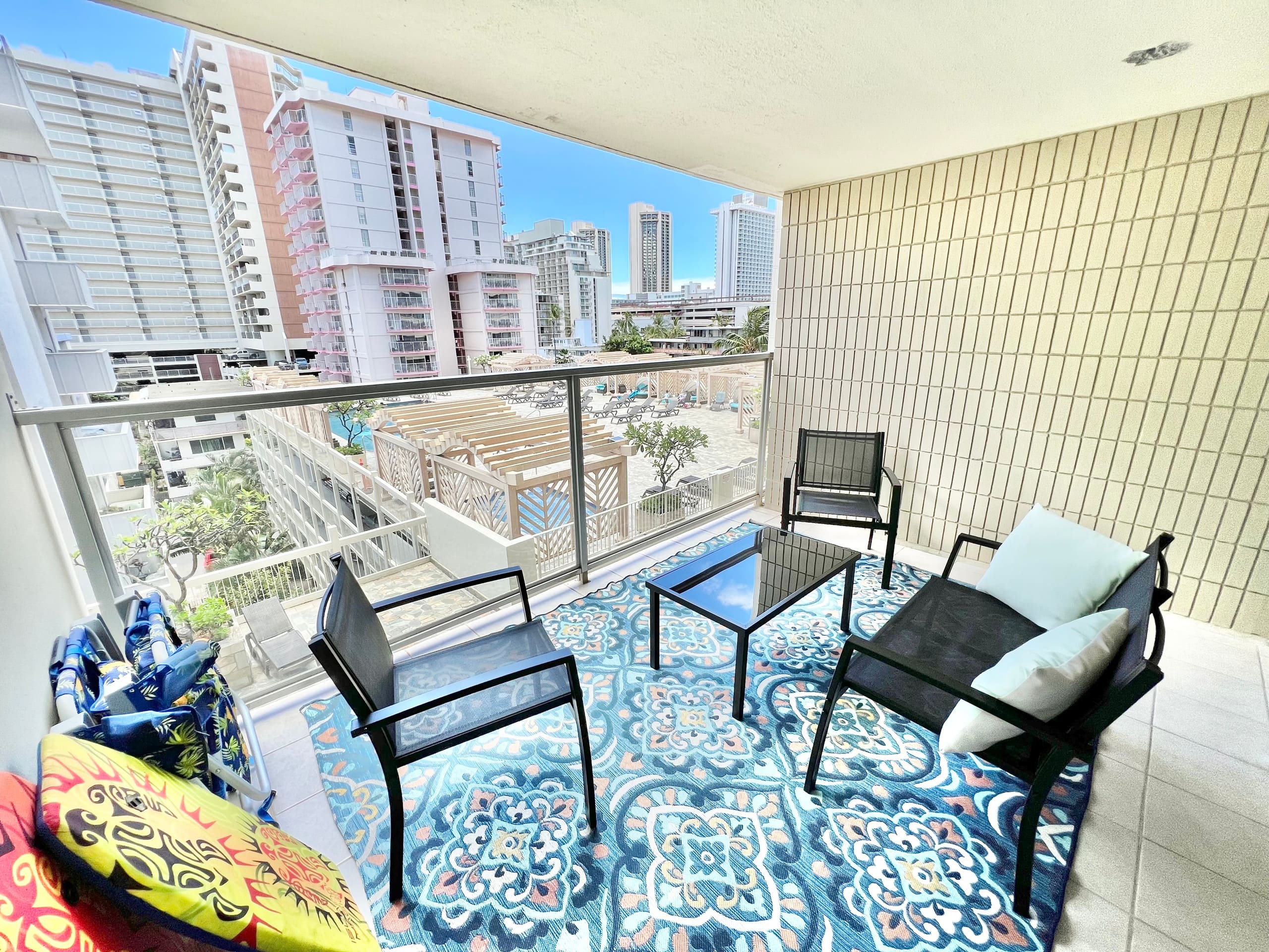 Condo in Honolulu · ★4.82 · Studio · 2 beds · 1 bath - Image 18