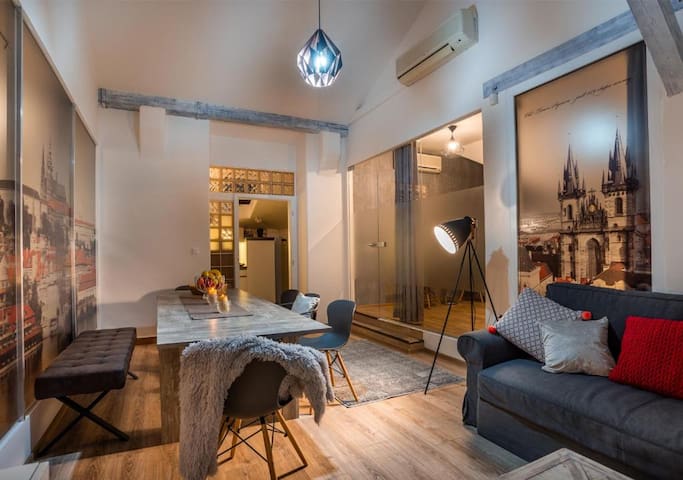 Attic Apartment, Old Town Prague, sleeps 8