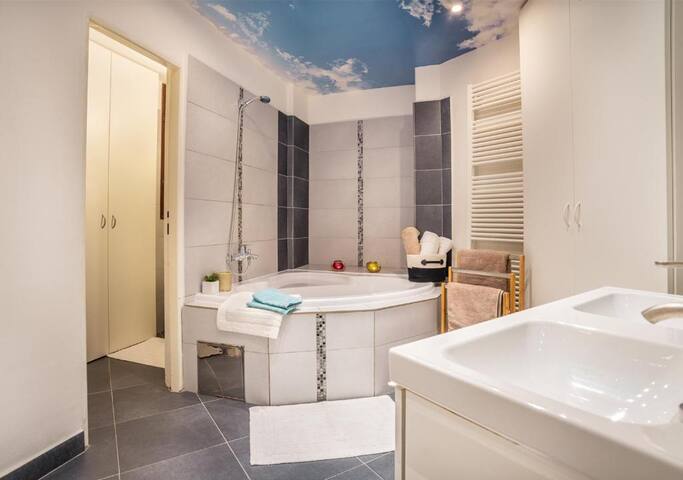 Attic Apartment, Old Town Prague, sleeps 8 gallery image 4