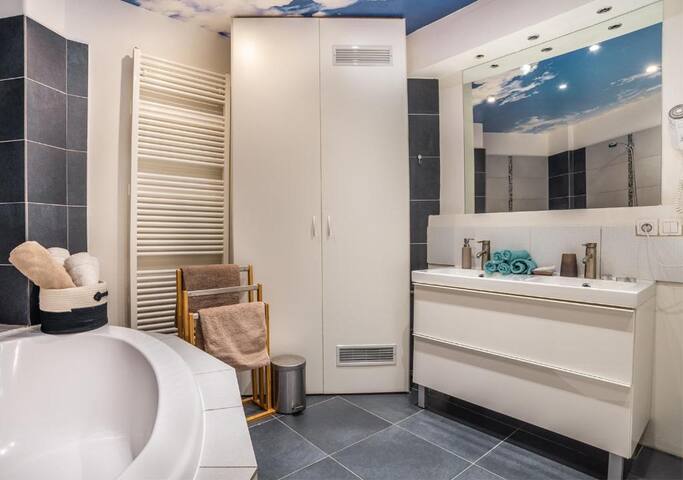 Attic Apartment, Old Town Prague, sleeps 8 gallery image 3