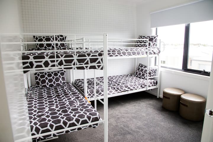 غرفة النوم الرابعة