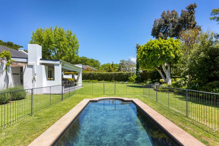 Evergreen Villa – 4 Bedroom with pool gallery image 2