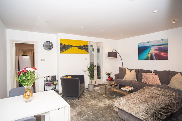 The Hidden Secret in Earl’s Court gallery image 5