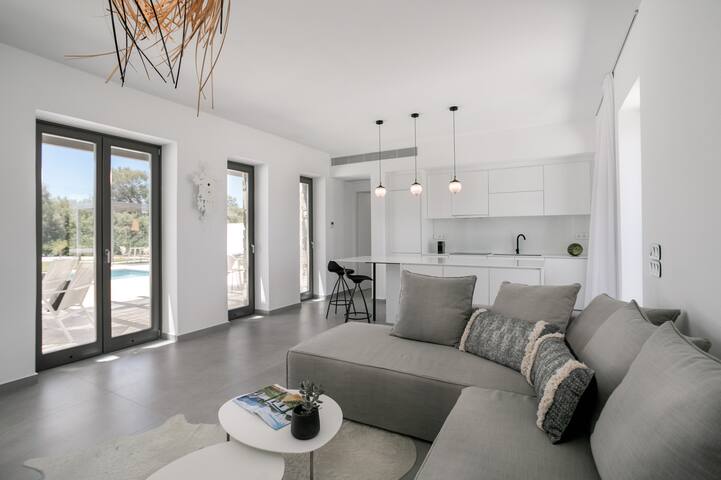 Stone villa, perfect location gallery image 3