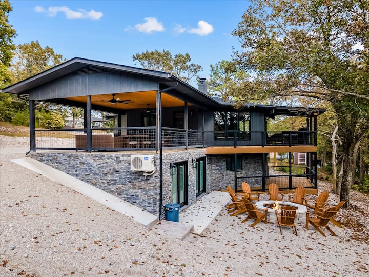 Luxurious Lakefront Octagon House on Table Rock!! Vacation homes for