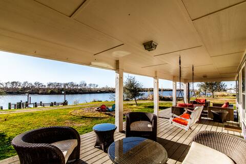 River house dock wt nightlight Matagorda town side