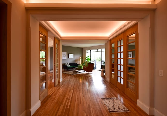 2BR/2BA at Condesa´s Iconic Basurto Building.