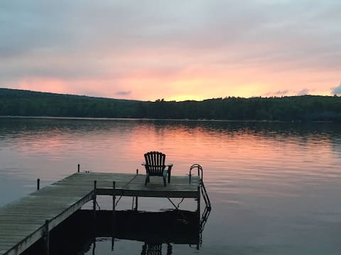 Beautiful Maine Lakefront Cottage