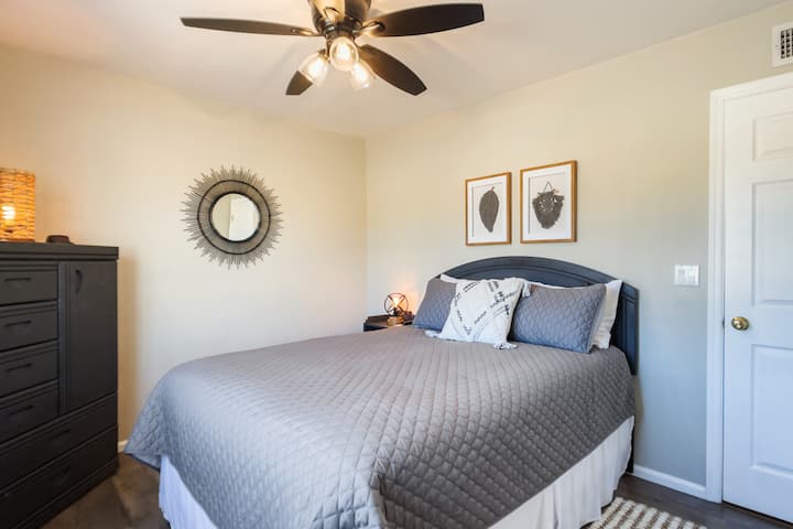 Двойно легло с горна част на възглавницата. 