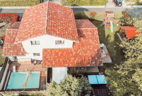 Splendid 4ch Villa, Heated Pool & Hot Tub