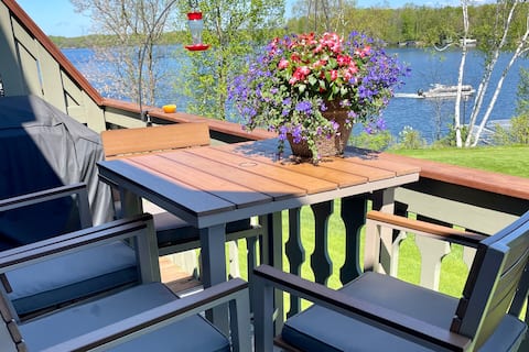 Lovely lake view 2 bedroom condo on a golf course