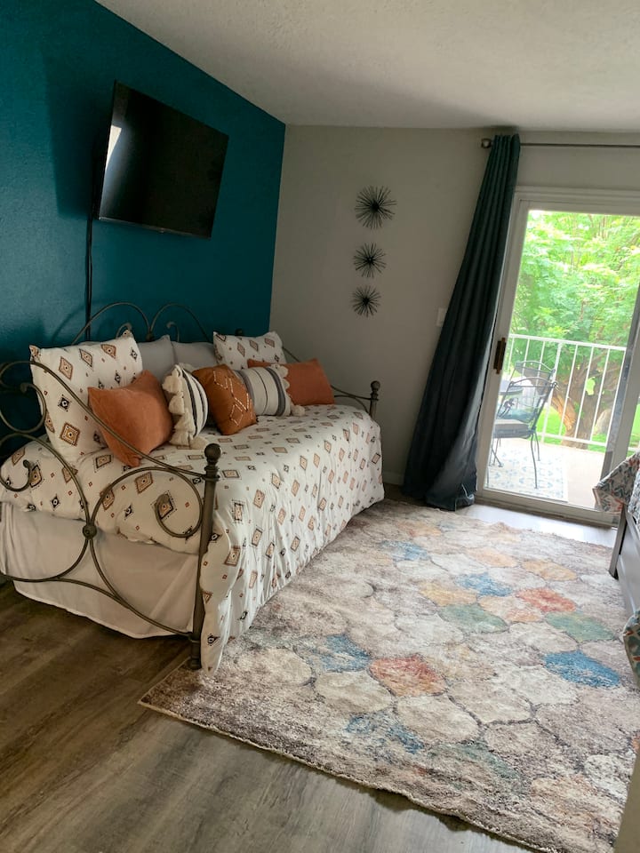 Dagbed met opklapbed
Beide zijn twee eenpersoonsbedden