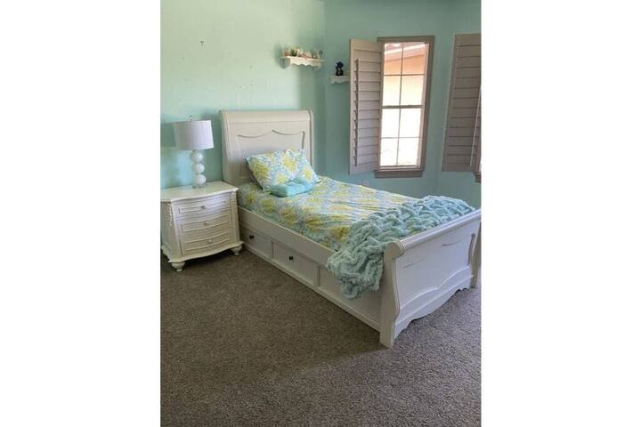 Lake House Resort Type Estate 2 Acres gallery image 3