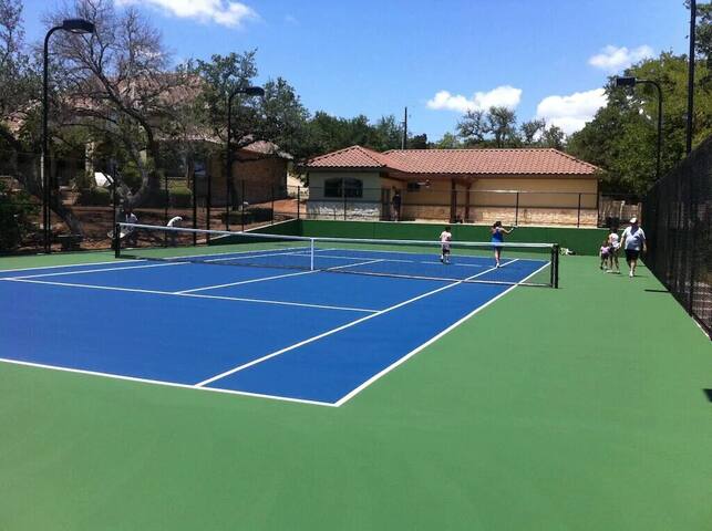 Lake House Resort Type Estate 2 Acres gallery image 4