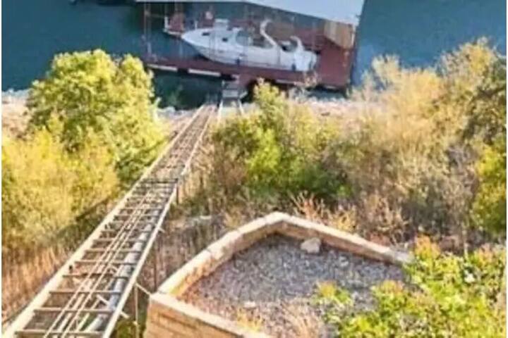 Lake House Resort Type Estate 2 Acres gallery image 2