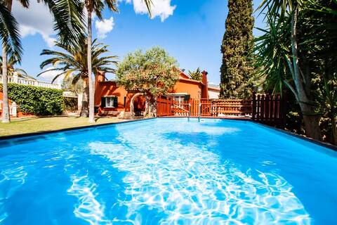 Large 4-Bed Villa near beach with Pool&Playground