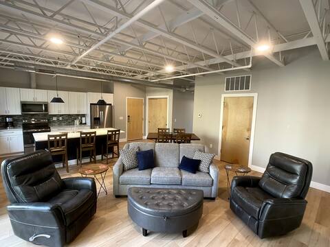 Clean, spacious, new condo in Village Nature Area