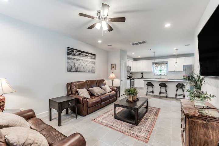 Comfy 3 Bdr/2 Kings Home: 5 Miles From Downtown Houston - Houston, TX