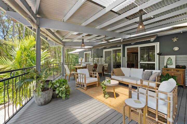 Coolum Tropical Acreage Retreat – Dogs welcome gallery image 3