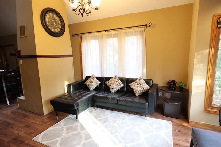 Green Haven Cottage With Sun Room & Game Room - Grand Bend Beach