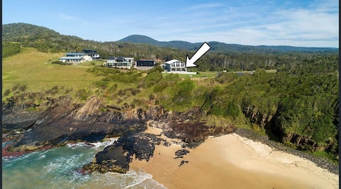 Scotts Head- Absolute Ocean Front Ground Flr Villa