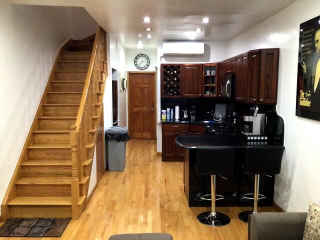 *Williamsburg Luxury PRIVATE Triplex Home*