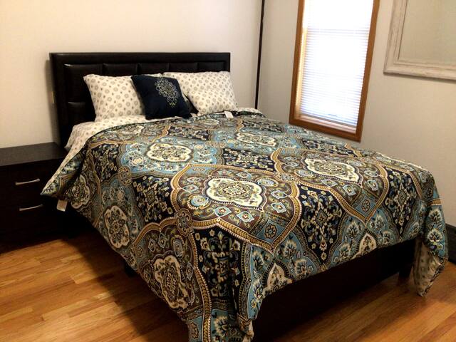 *Williamsburg Luxury PRIVATE Triplex Home* gallery image 5