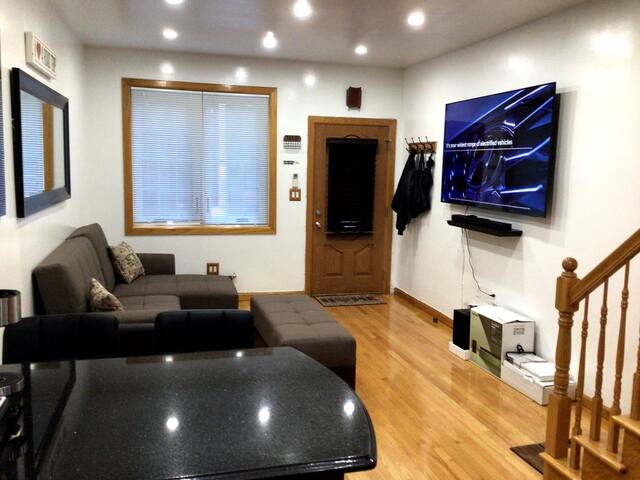 *Williamsburg Luxury PRIVATE Triplex Home* gallery image 3