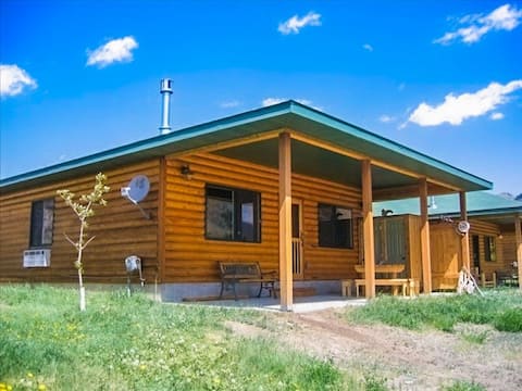 Cozy 2 bedroom cabin on the Yellowstone River