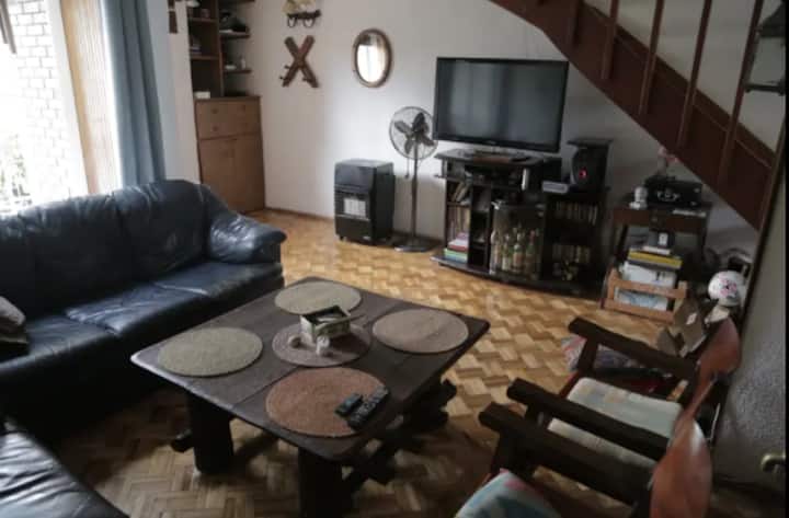 Casa Amplia A Pocas Cuadras Del Estadio Centenario - Montevideo