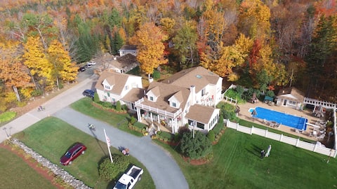 12 Br, 13.5 Ba Inn w/ White Mountain Views & Pool